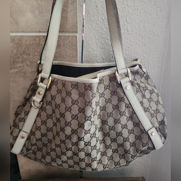 Gucci GG Canvas Medium Abbey Shoulder Bag - Picture 5 of 15